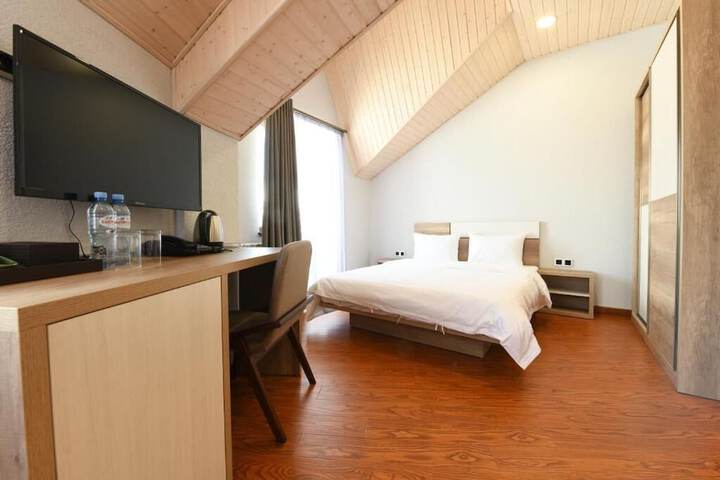 Room 16 of 39