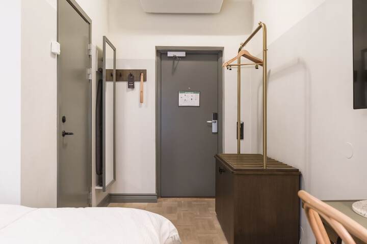 Room 38 of 95