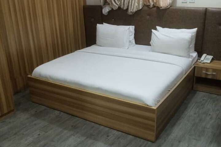 Room 7 of 14