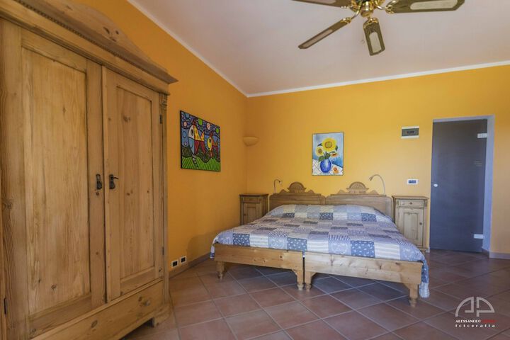 Room 2 of 33