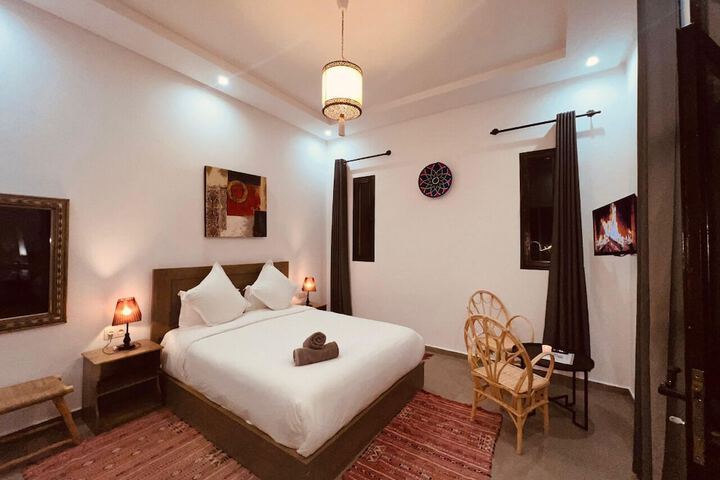 Room 21 of 153