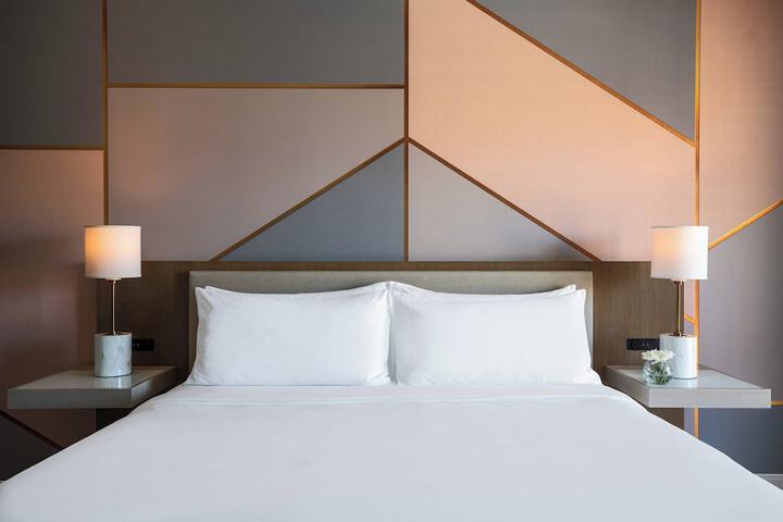 Room 28 of 175