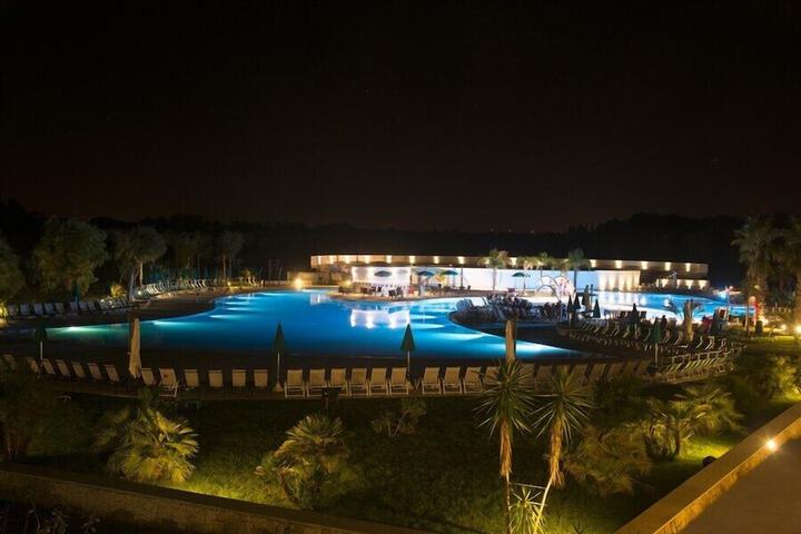 Hotel with Pool