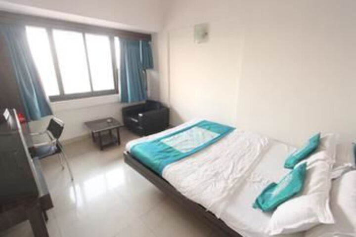 Room 6 of 16