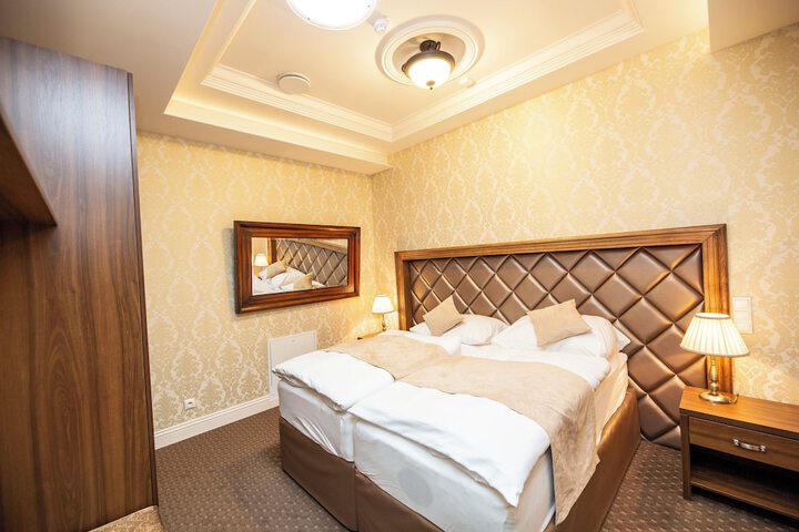 Room 16 of 64