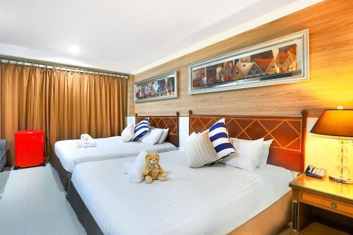 Room 32 of 70