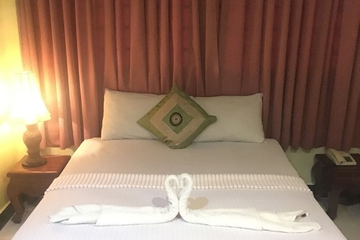 Room 11 of 37