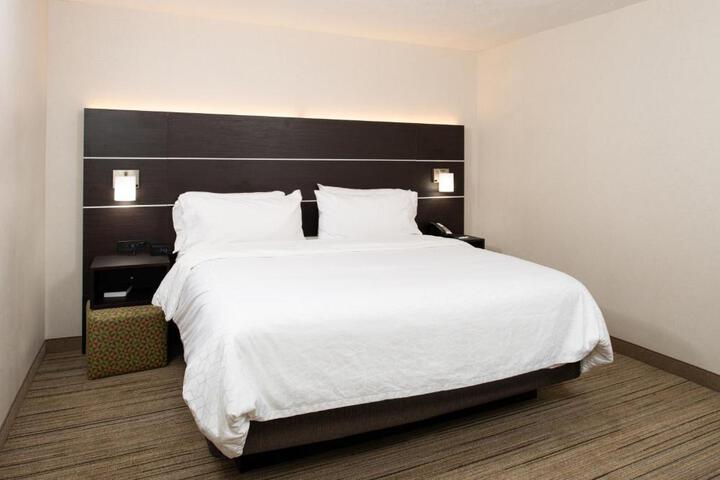 1 King Bed (9 of 23)