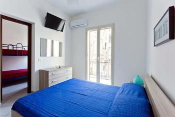 Room 5 of 11