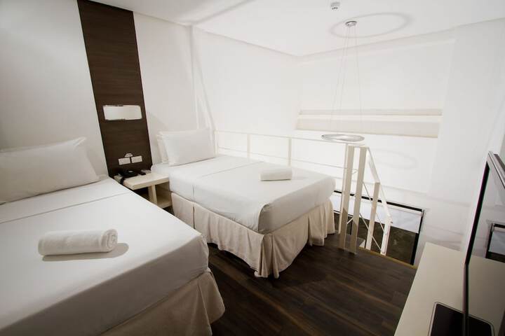 Room 13 of 27