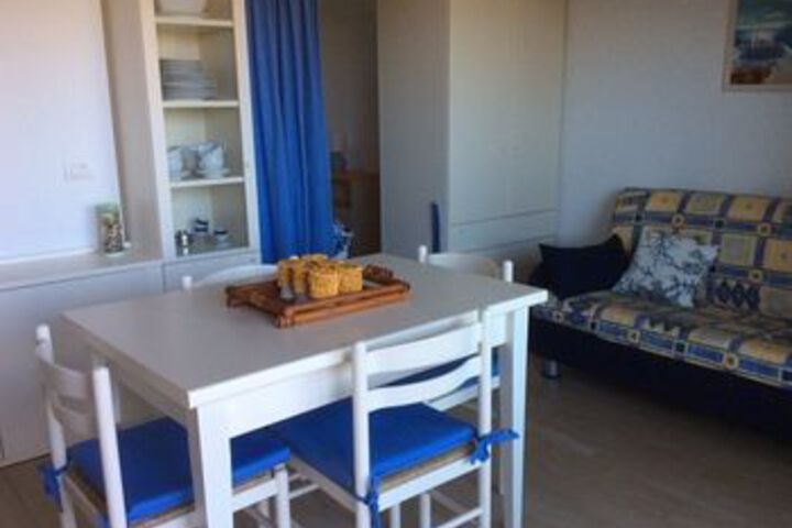 Room 52 of 64