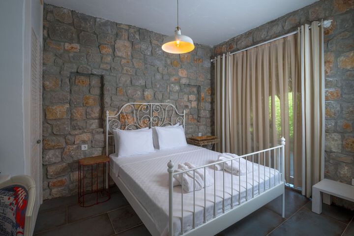 Room 4 of 41