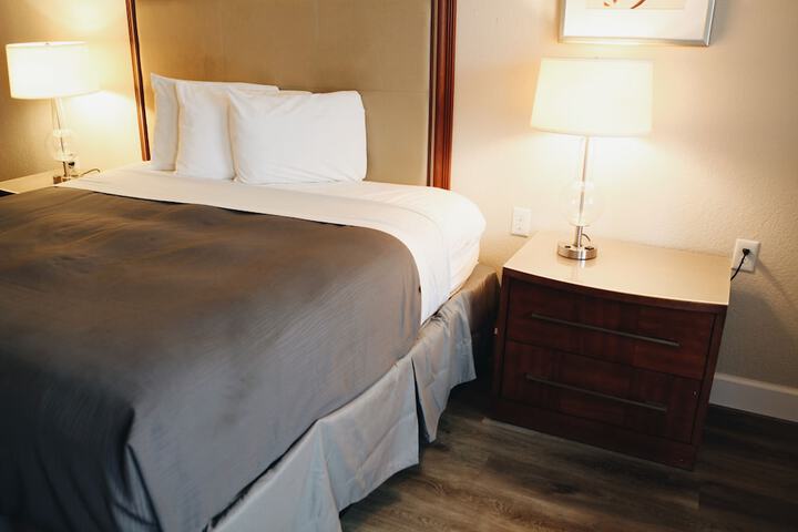 Premium King Bed (17 of 17)