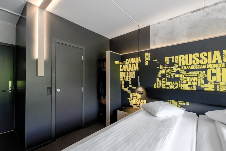 Room 17 of 34