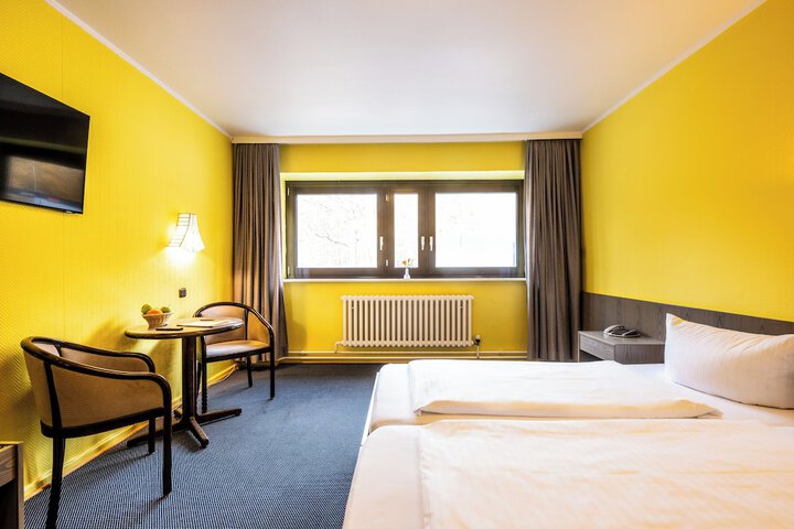 Room 25 of 74