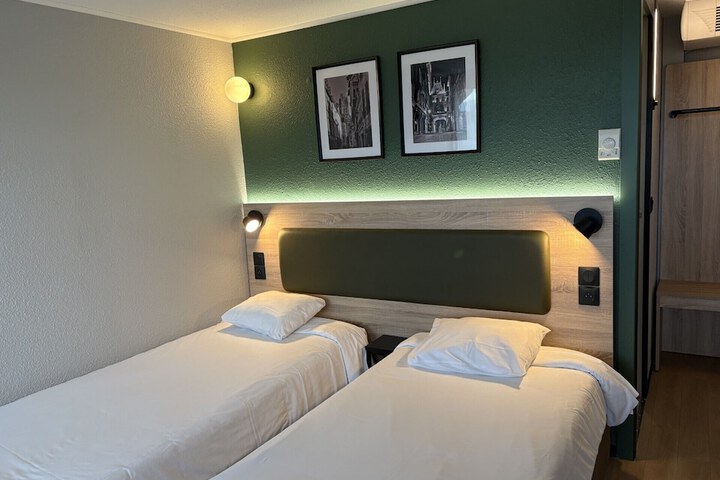 Room 3 of 35
