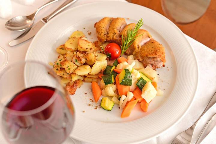 Dining 36 of 43