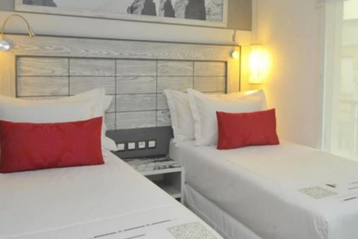 Room 6 of 17