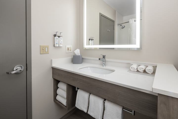 Room 15 of 40