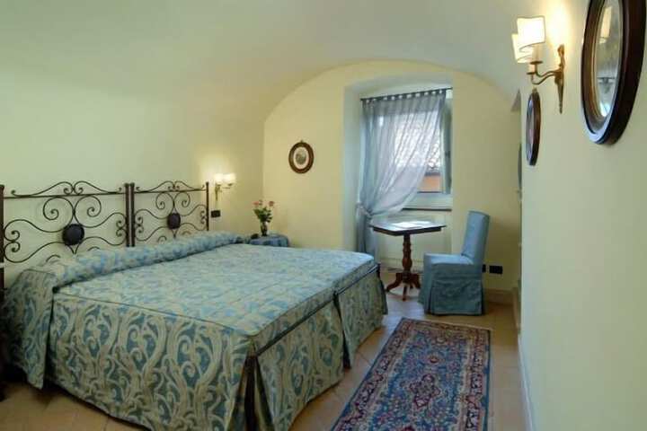 Room 9 of 35