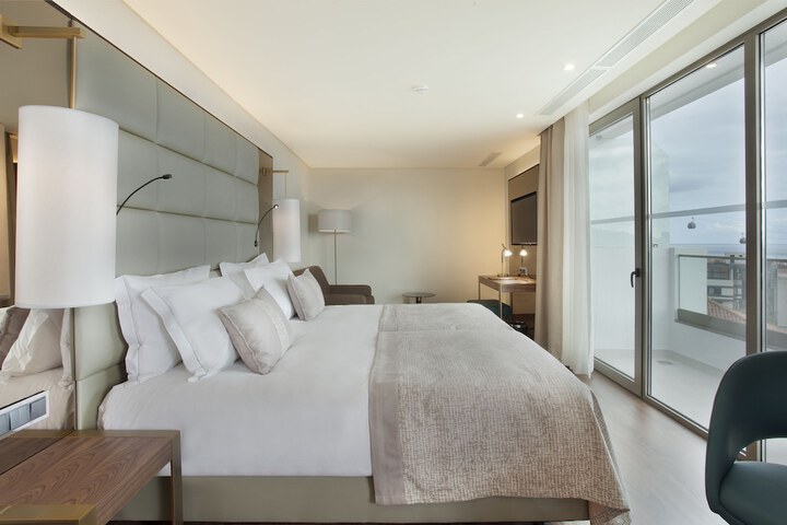 Room 7 of 42
