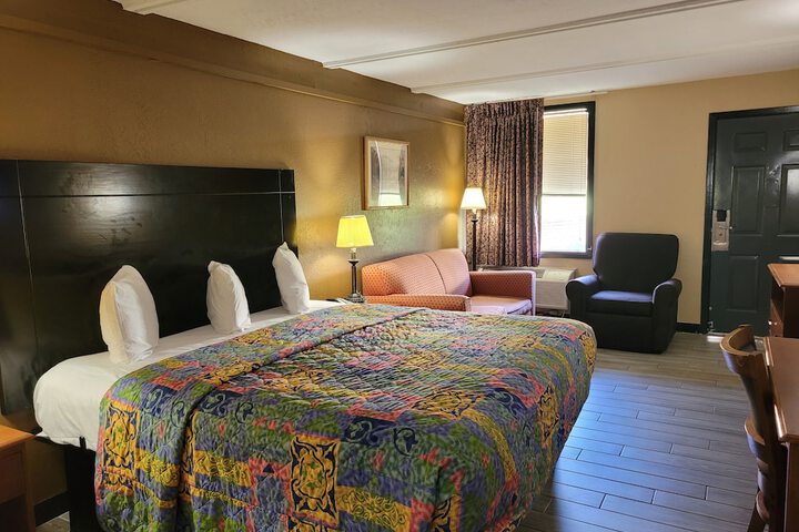 1 King Bed (6 of 13)