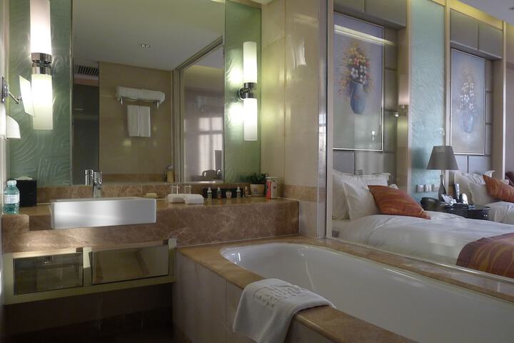 Room 27 of 35