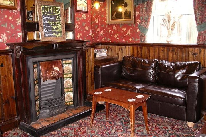 Lounge 13 of 16