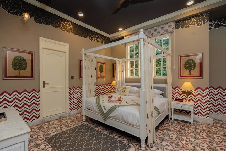 Room 15 of 48