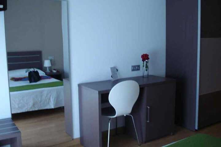 Room 5 of 62