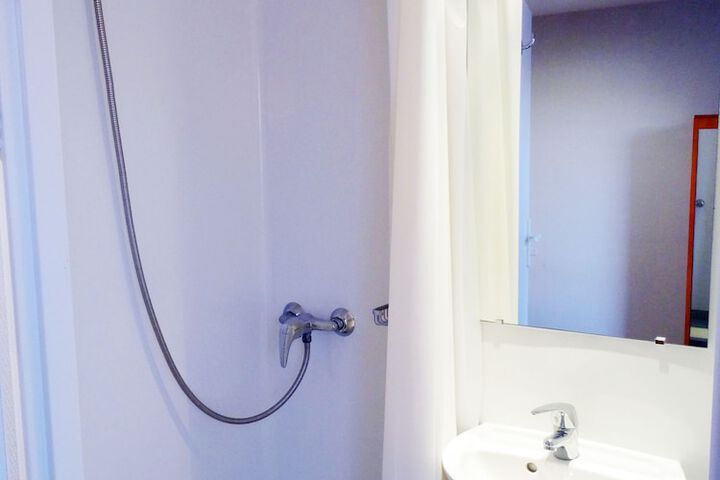 Room 7 of 34