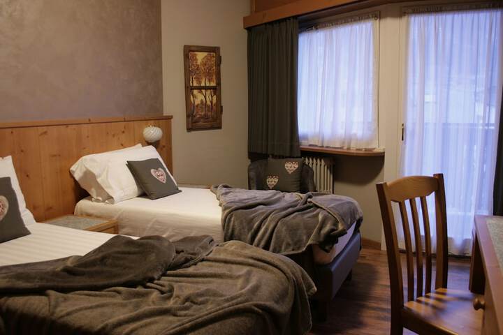 Room 12 of 32