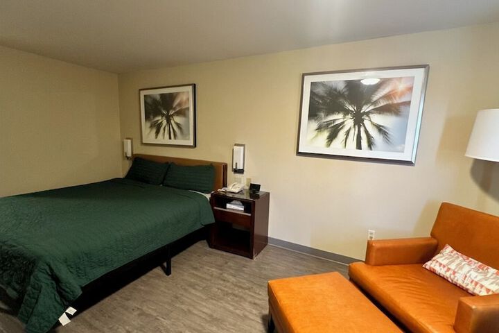 Room 8 of 66
