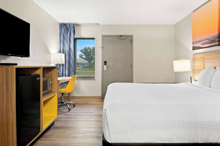 1 King Bed (11 of 23)