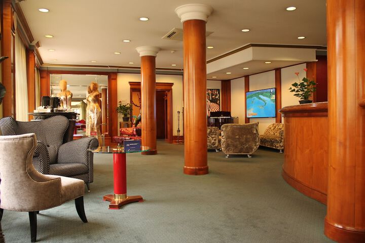 Guest Lobby