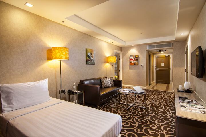 Room 21 of 49