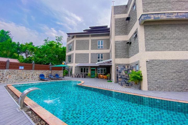 ChaLis Family Hotel & Hostel