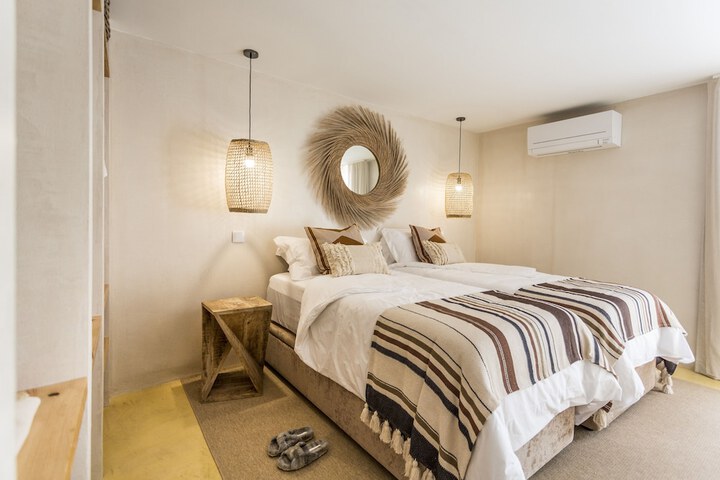 Room 5 of 118