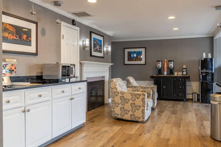 Breakfast/Coffee Service 59 of 61