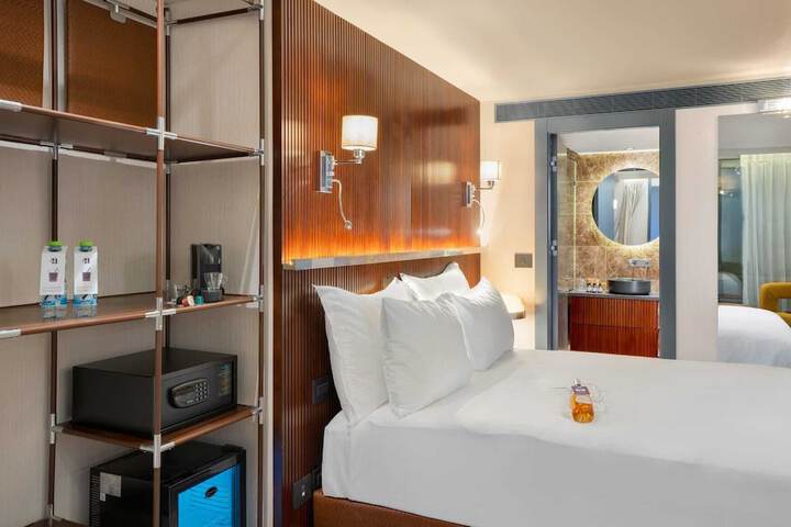 Room 9 of 35