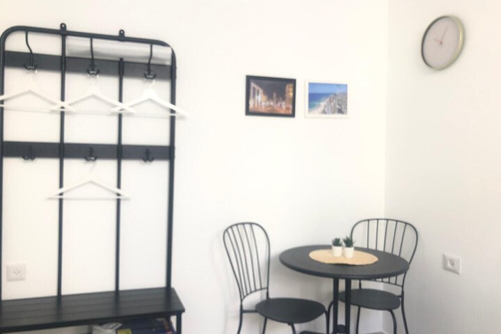 Room 6 of 20
