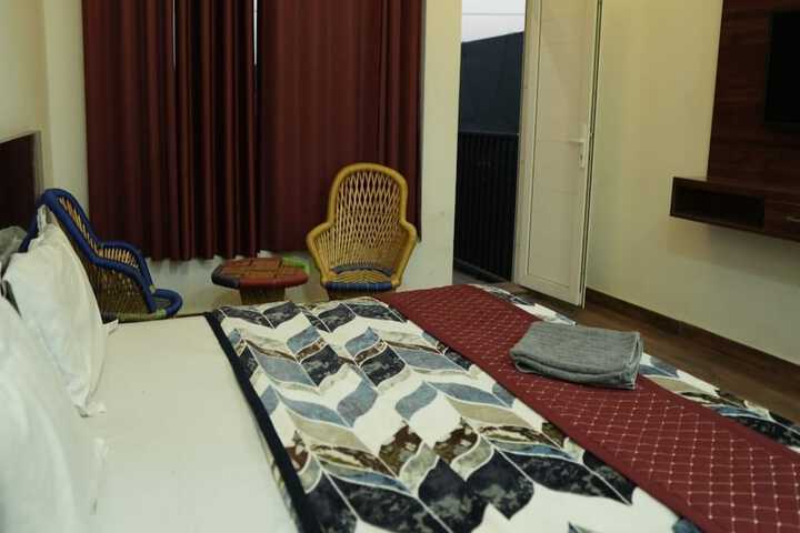Room 7 of 16