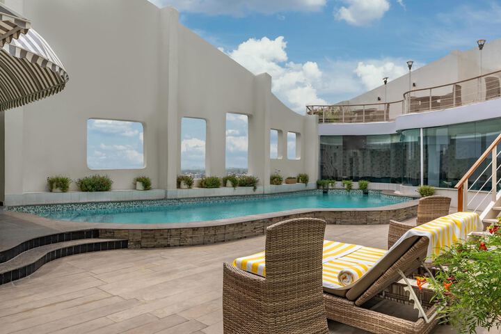 Pool Hotel