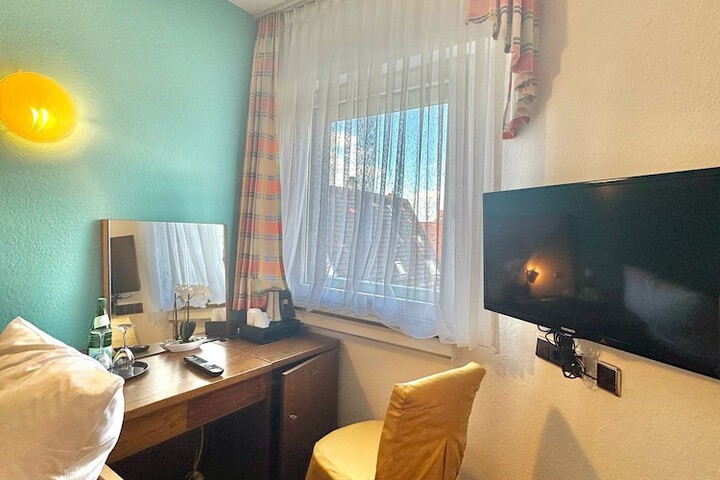 Room 13 of 63