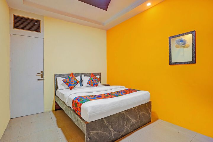 Room 10 of 27