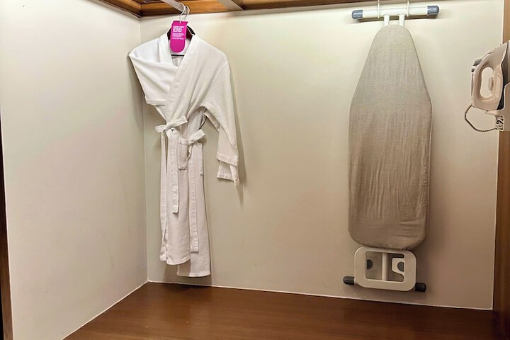 Room 11 of 158