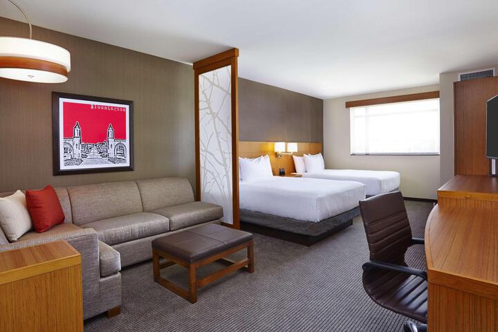 2 Queen Beds and Sofa (5 of 6)