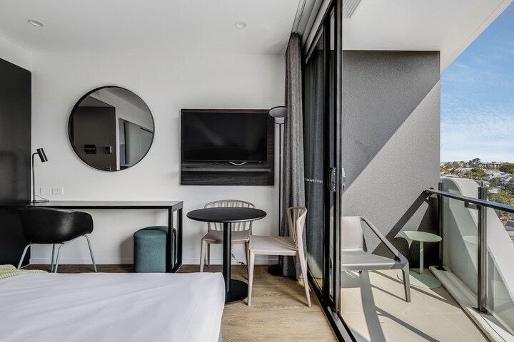 Room 4 of 82