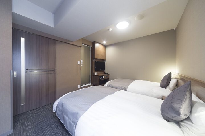 Room 13 of 104