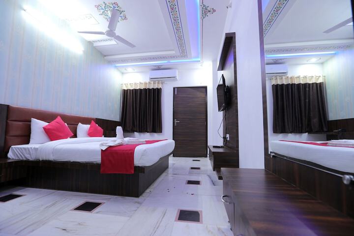 Room 5 of 11